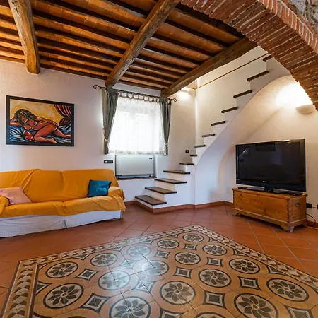 Su Due Piani A Marciana Marina Apartamento *
